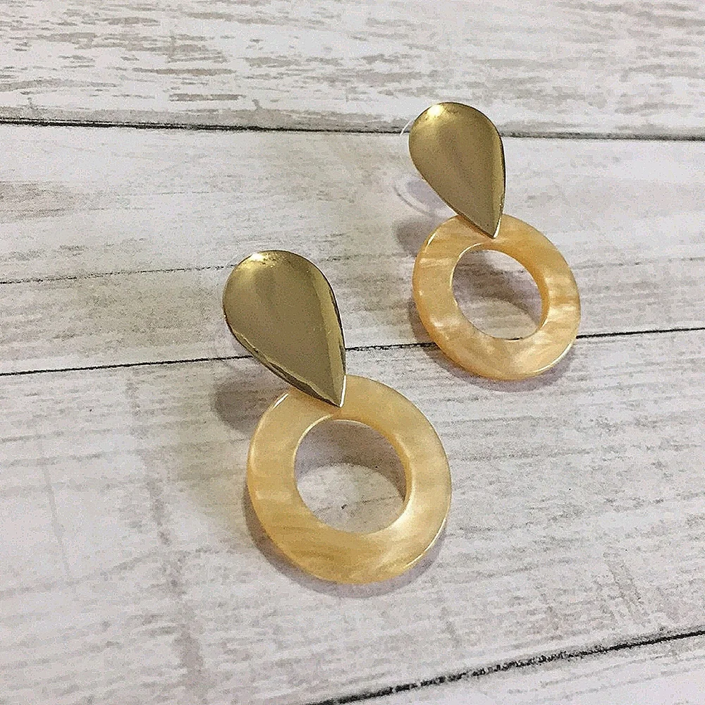 Earrings Gold Teardrop And Shimmering Resin Hoop